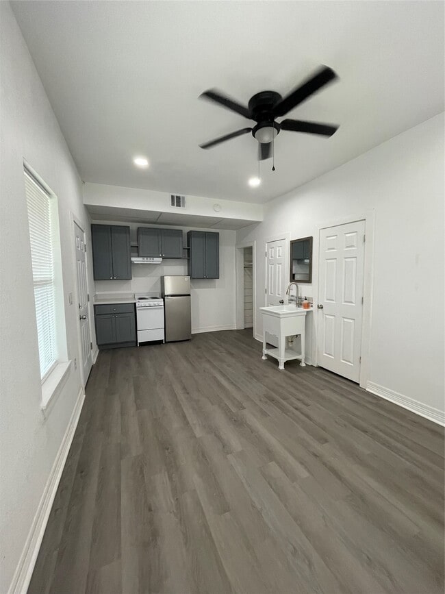 Building Photo - 2302 Avenue H