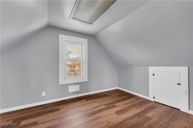 Building Photo - 3138 W 101st St