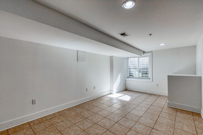 Building Photo - 621 S Clarion St