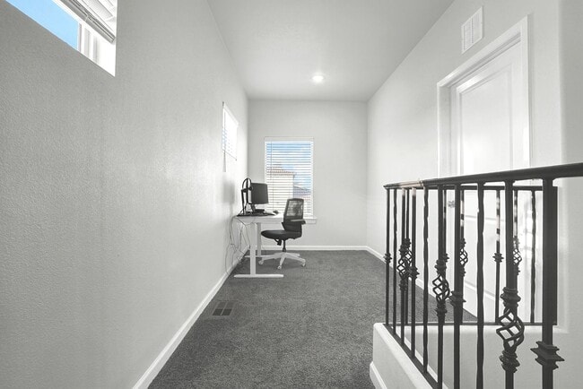 Building Photo - Upper Valley 2 Bedroom 2.5 Bath