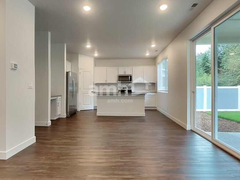 Building Photo - 7920 Selah St SW