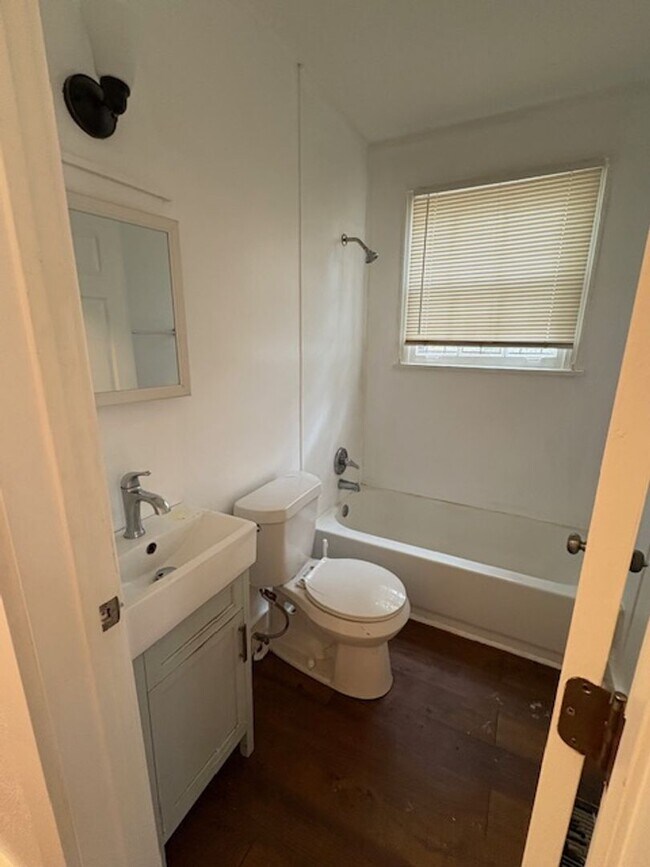 Building Photo - 5005 W 31st St