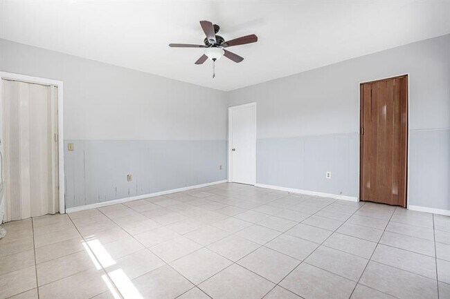 Building Photo - 430 NW 133rd St
