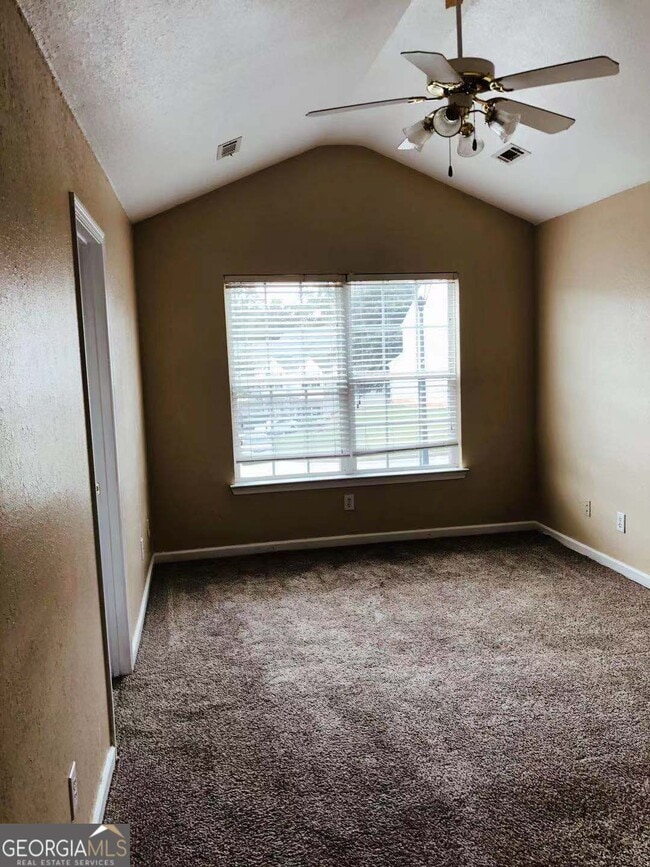 Building Photo - 301 Brookview Dr