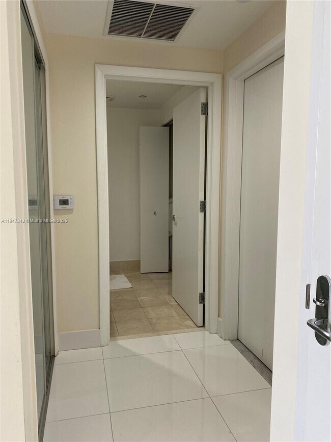 Building Photo - 17121 Collins Ave