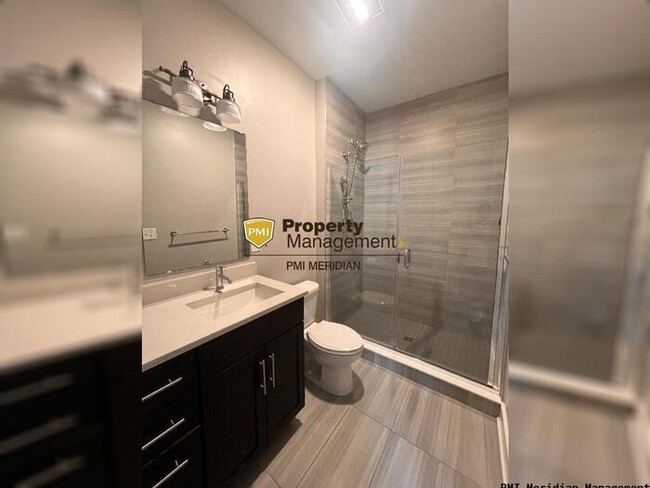 Building Photo - Downtown Indy Townhome!