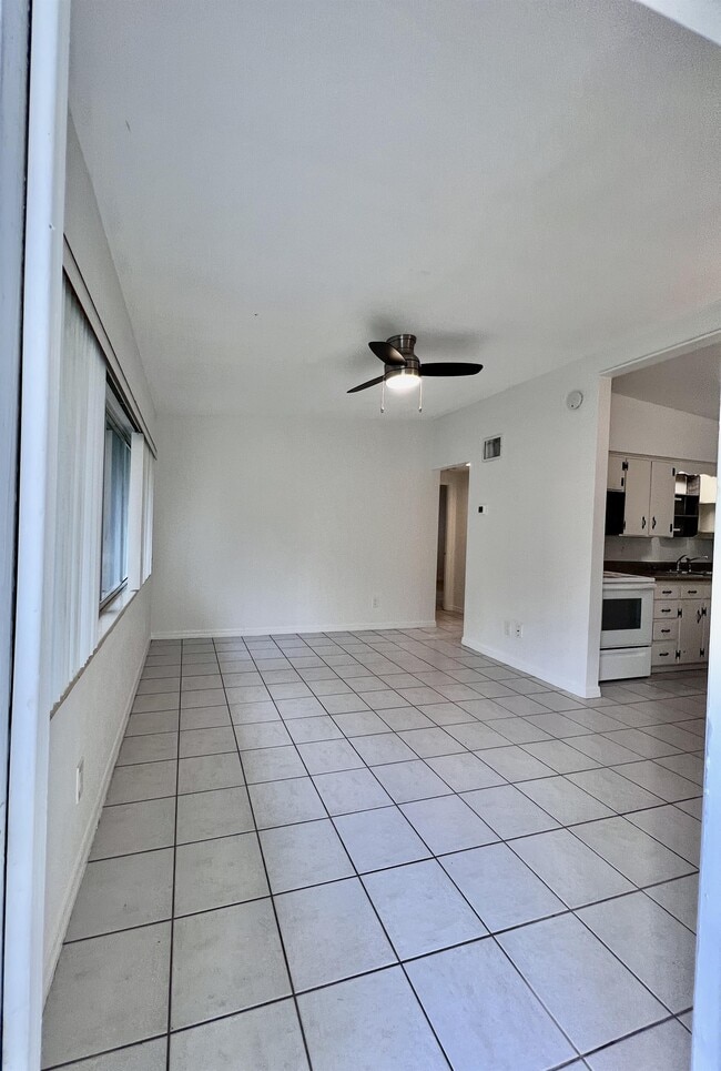 Building Photo - 4 E Evans St