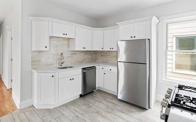 Building Photo - 65 Wyman St