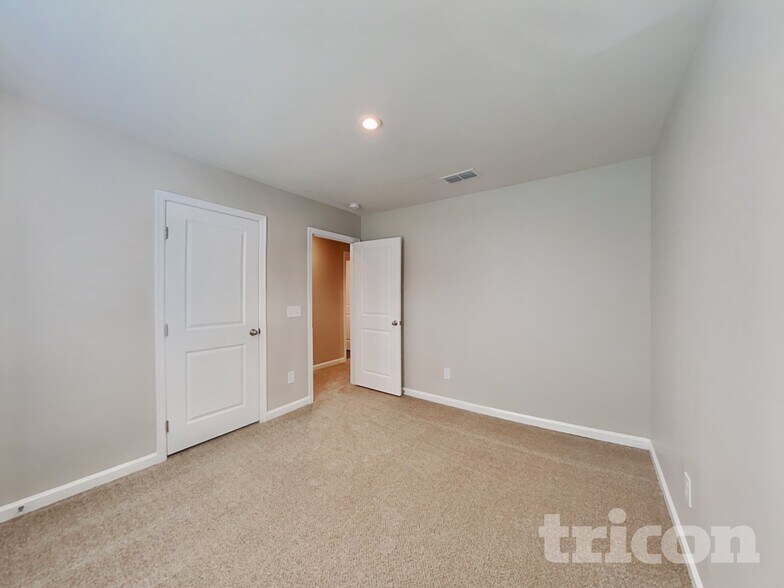 Building Photo - 886 Purcell Dr