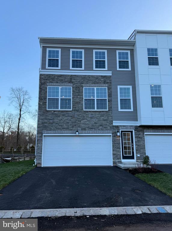 Building Photo - 113 FRED CLARK Dr