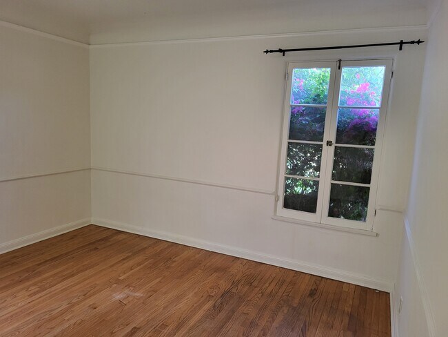 Building Photo - 346 N Alfred St