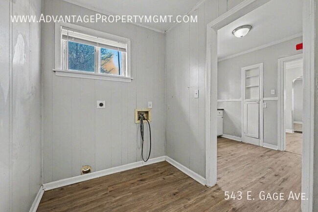 Building Photo - 543 E Gage Ave