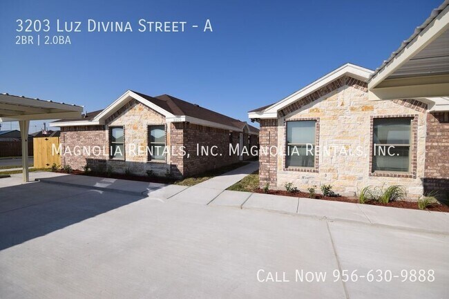 Building Photo - 3203 Luz Divina St