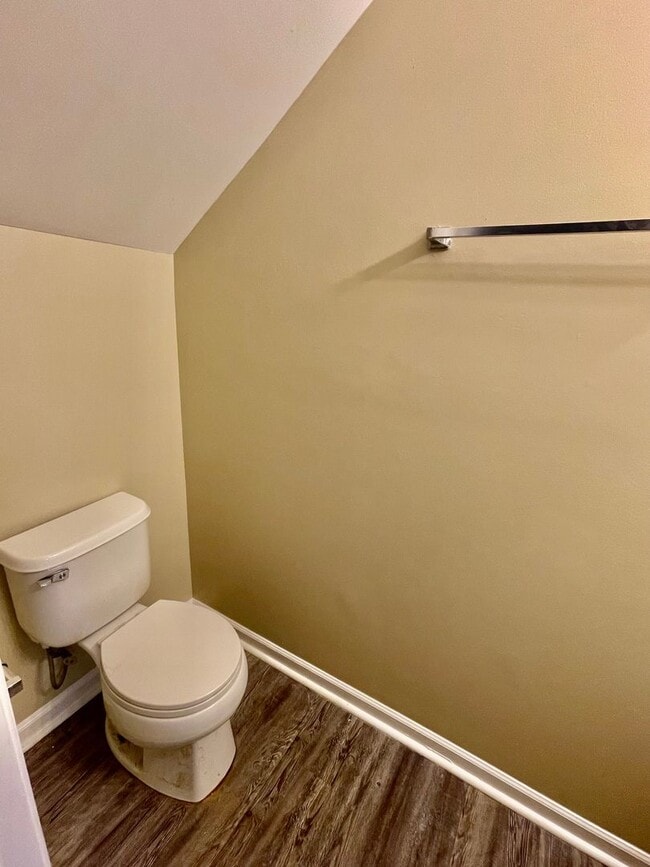 Building Photo - Come see this beautiful 2 Story 4 bedroom 2.5 bath 1 Car garage home