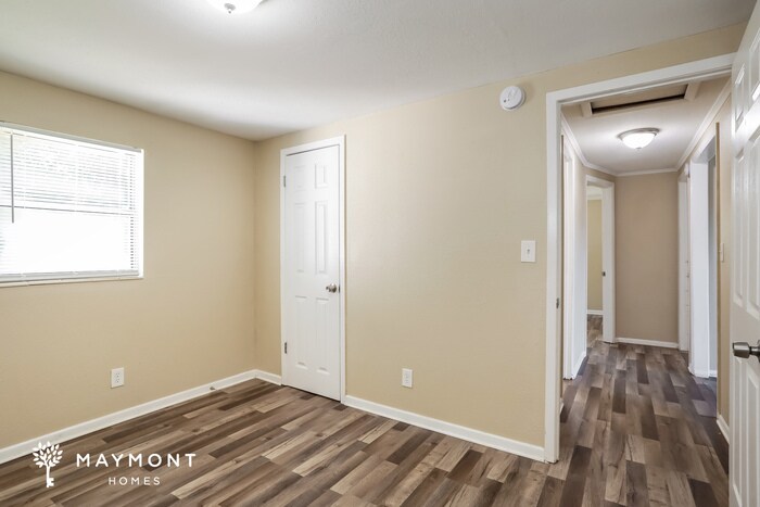 Building Photo - 9915 Campus Ave