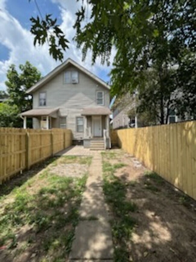 Building Photo - 1378-1380 Hamlet (Park)