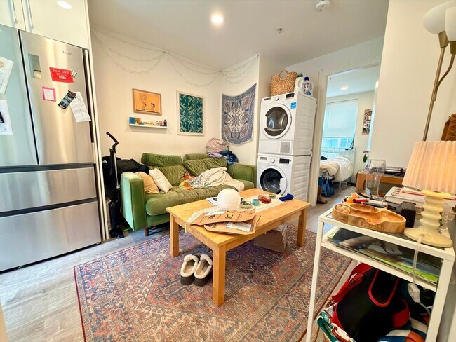 Building Photo - 46 Melrose St