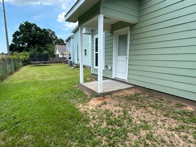 Building Photo - 766 Rosa Parks Cir