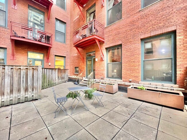 Building Photo - Beautiful 2BD/2BTH CONDO IN THE LOOP!