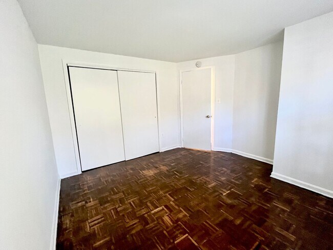 Building Photo - 340 11th St SE