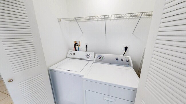 Building Photo - 18712 SW 100th Ave