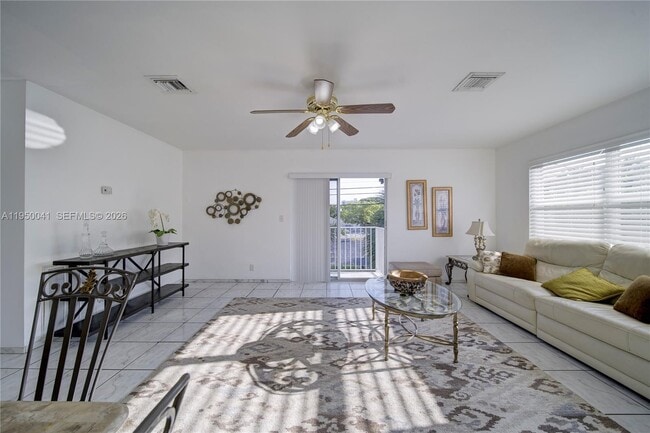 Building Photo - 2855 NE 30th St