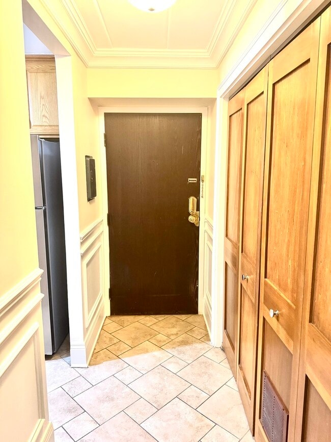 Building Photo - 300 S Roselle Rd