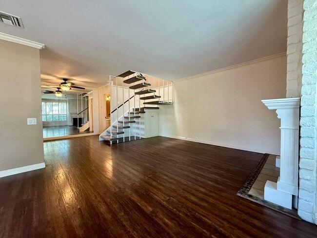 Building Photo - Spacious & Stylish Mission Plymor Townhome! 2 Assigned Parking! AC!