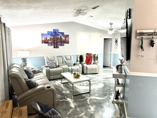 Building Photo - 2122 Winningway St