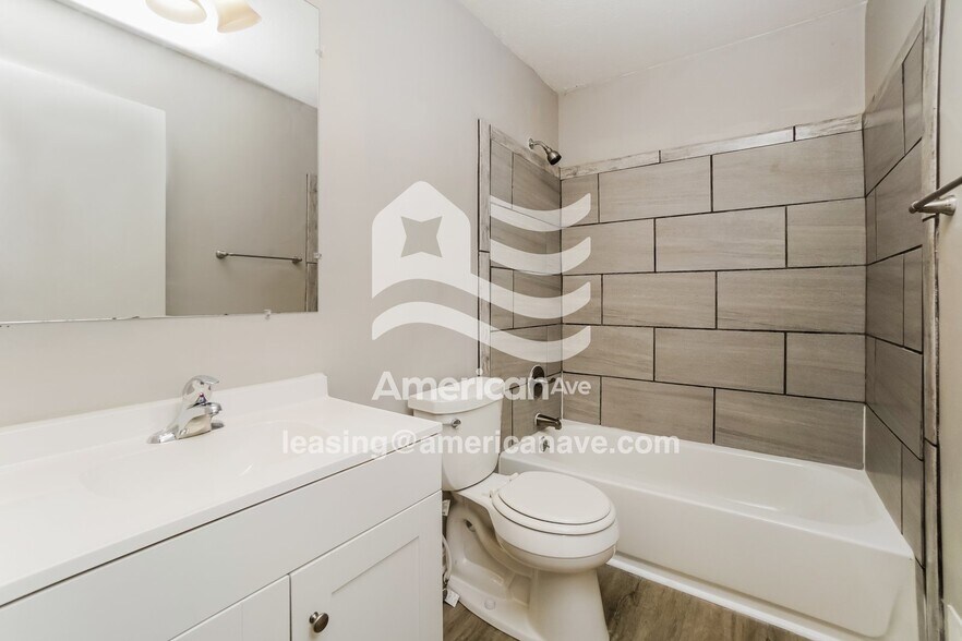 Building Photo - 2116 Griffiths Ave