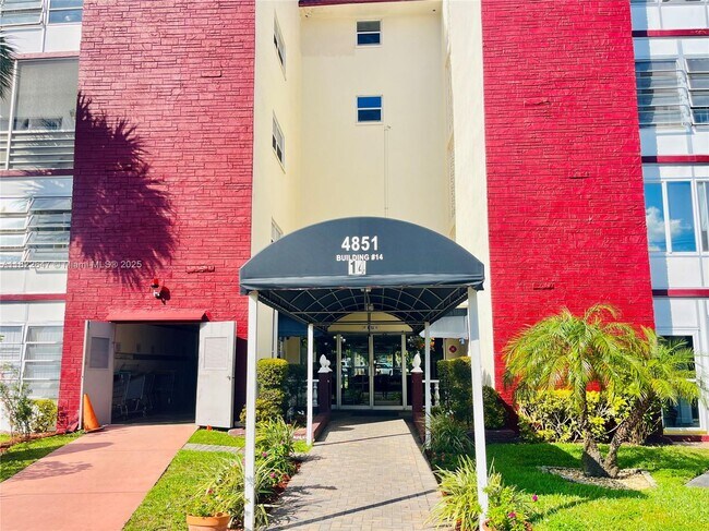 Building Photo - 4851 NW 21st St