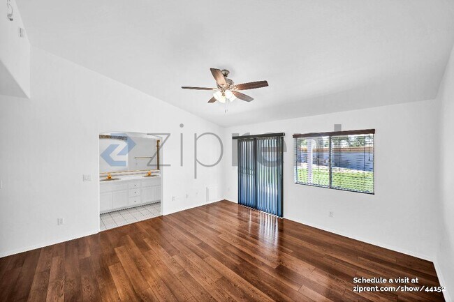 Building Photo - 27015 Hemingway Ct