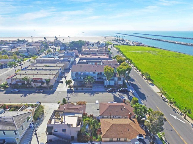 Building Photo - 134 1st St