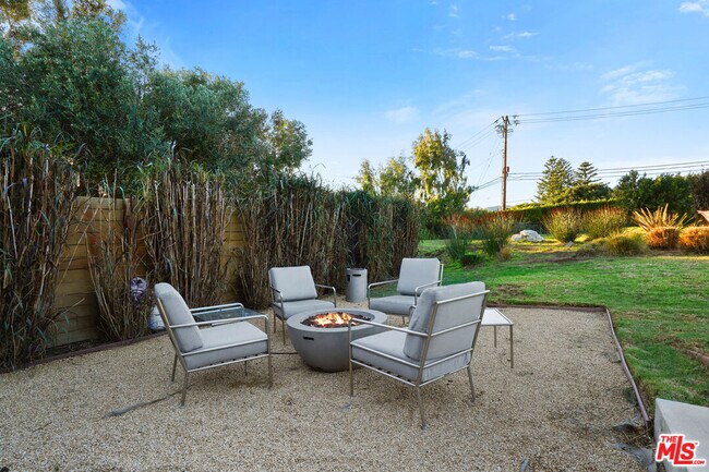 Building Photo - 30479 Morning View Dr