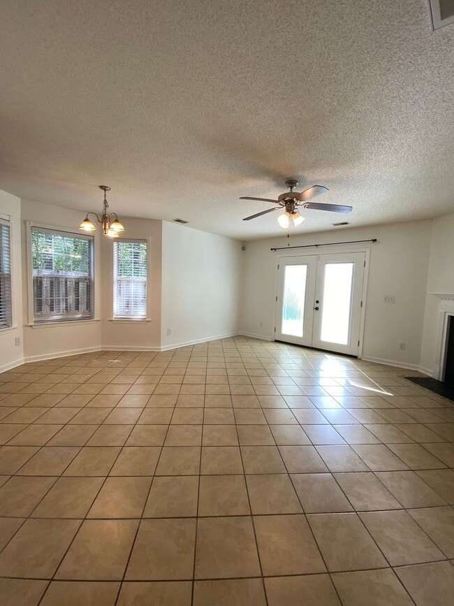 Building Photo - Adorable 3 Bedroom 3 Bath in Preston Green