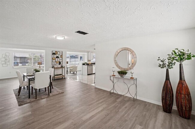 Building Photo - 3524 Cincinnati Dr