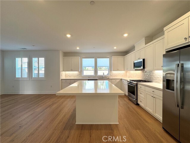 Building Photo - 450 Lobata