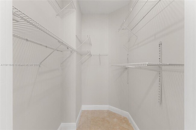 Building Photo - 19900 E Country Club Dr