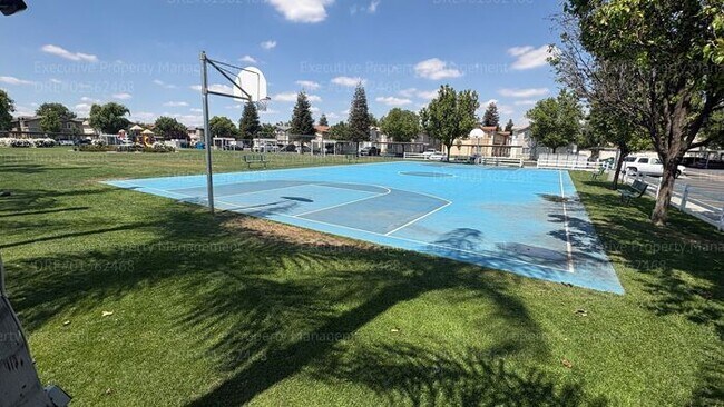 Building Photo - 2 bedroom 1.5 bathroom townhome located in a gated community near Hosking Ave/ S. Union Ave