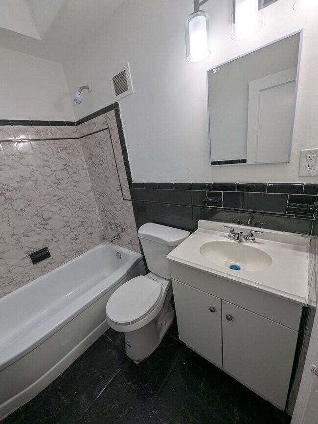 Building Photo - Updated Home - Northeast Philadelphia