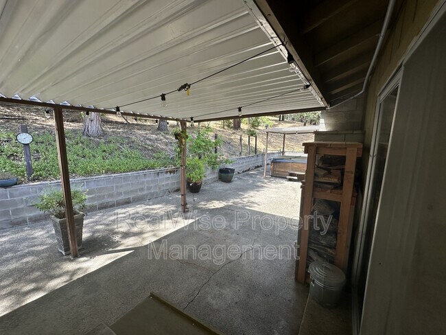 Building Photo - 321 Larkin Rd