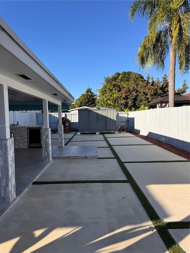 Building Photo - 20521-20125 SW 125th Ave