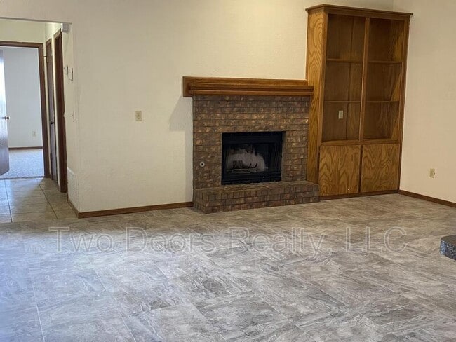 Building Photo - 2820 SE 55th St