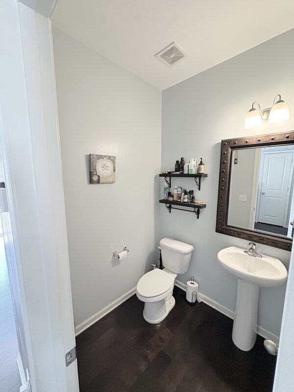Building Photo - 1174 Primrose Dr