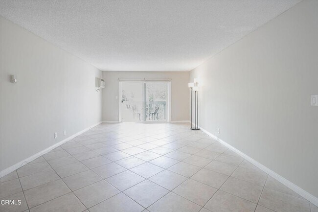 Building Photo - 8577 Rugby Dr