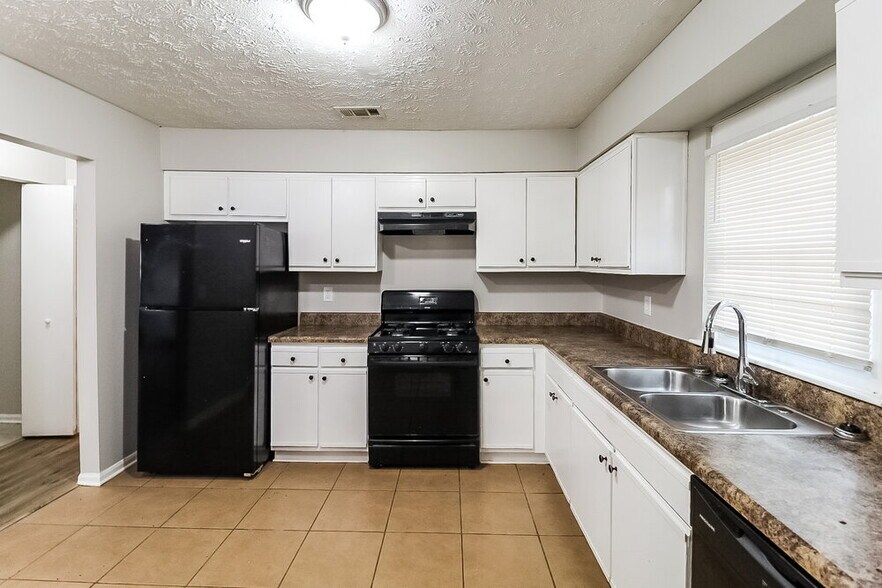 Building Photo - 2357 Deep Shoals Cir