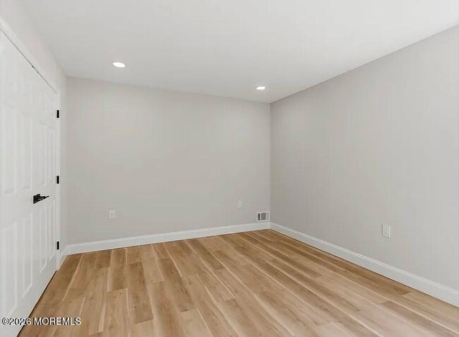 Building Photo - 11 Archer Square