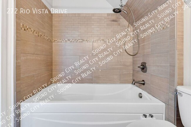 Building Photo - 272 Rio Vista Dr