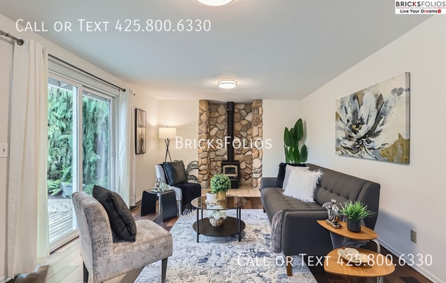 Building Photo - Inviting Bothell Home: Your Sanctuary with...