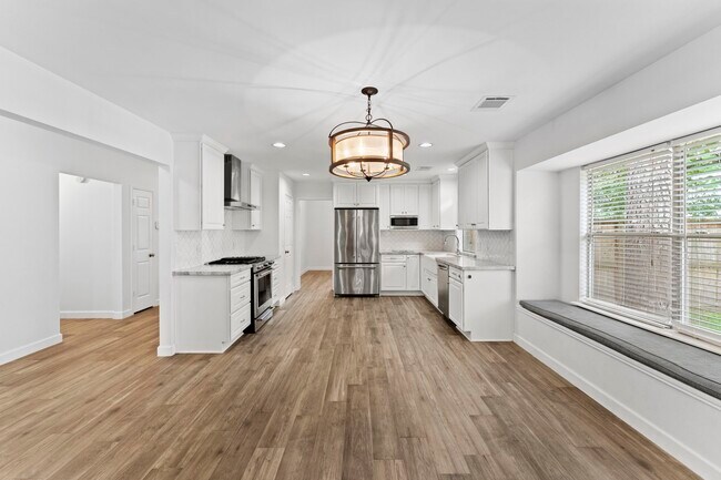 Building Photo - 34 Evening Song Ct
